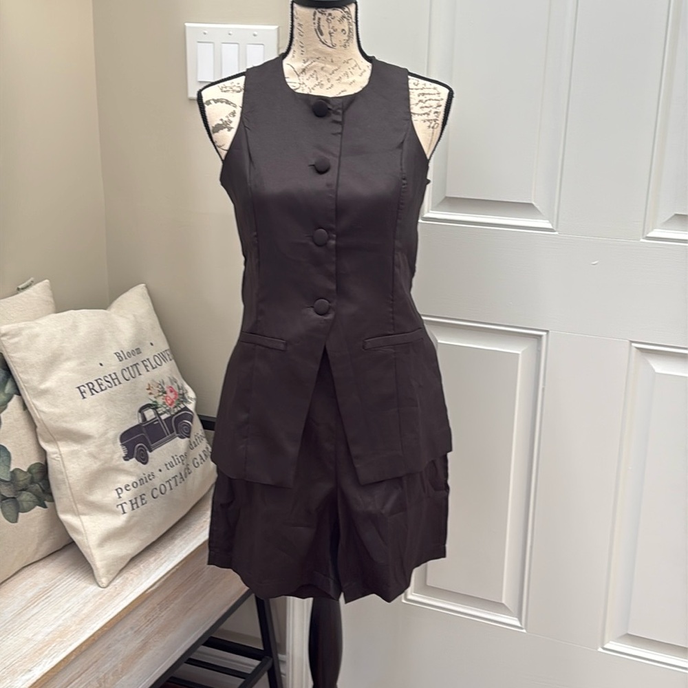 NWOT Nice to Meet You Black Vest&Shorts set in sz small. Avail in black or white